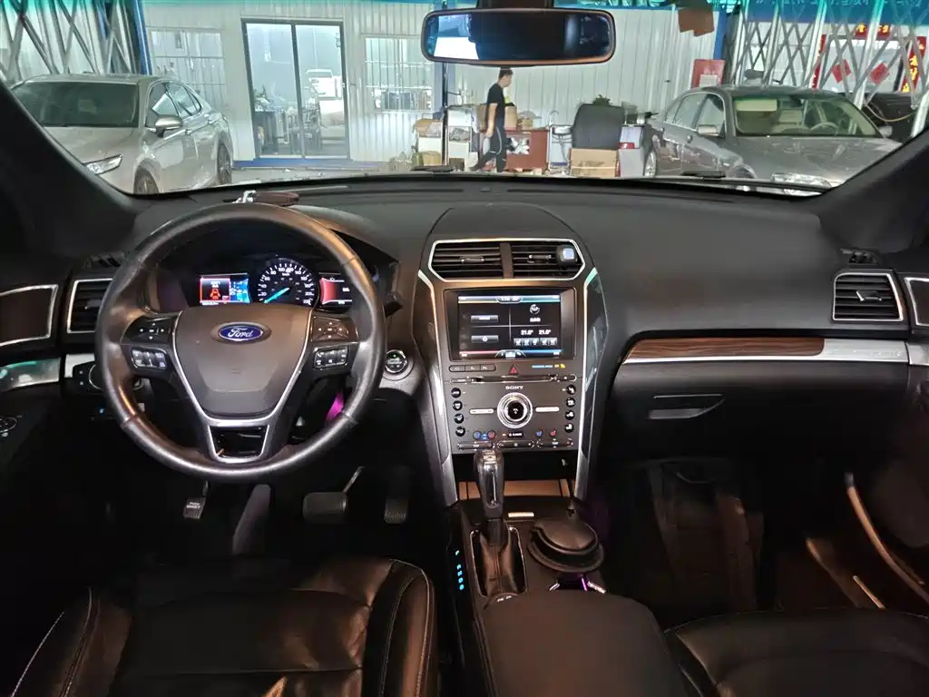 Ford Explorer 2015 — фото 6