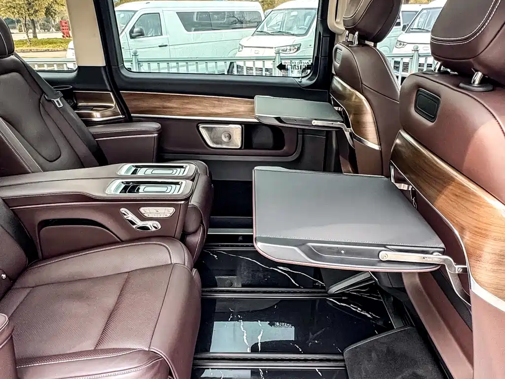 Mercedes-Benz V-Class 2022 — фото 20
