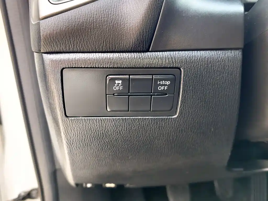 Mazda 3 Axela 2017 — фото 19