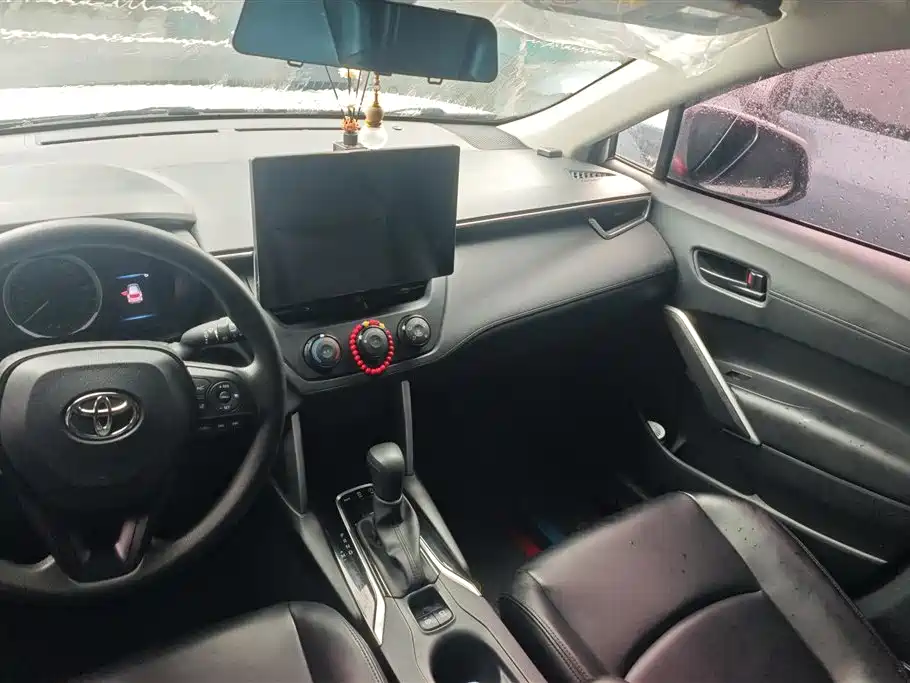 Toyota Corolla Cross 2023 — фото 13