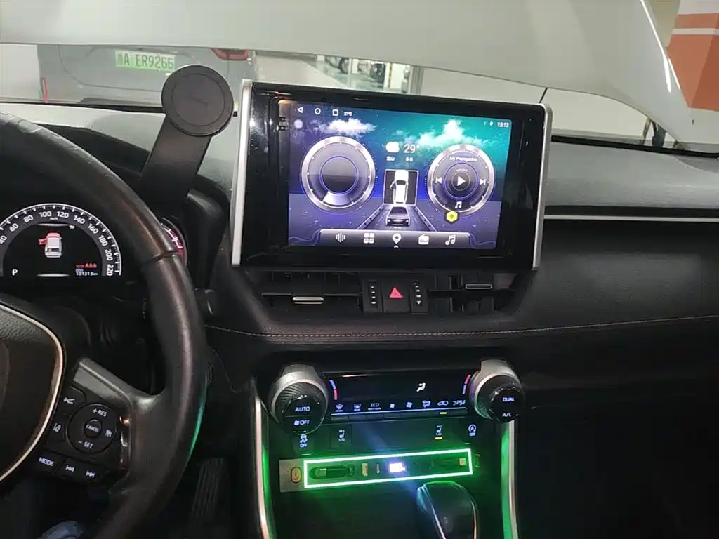 Toyota RAV4 2020 — фото 13
