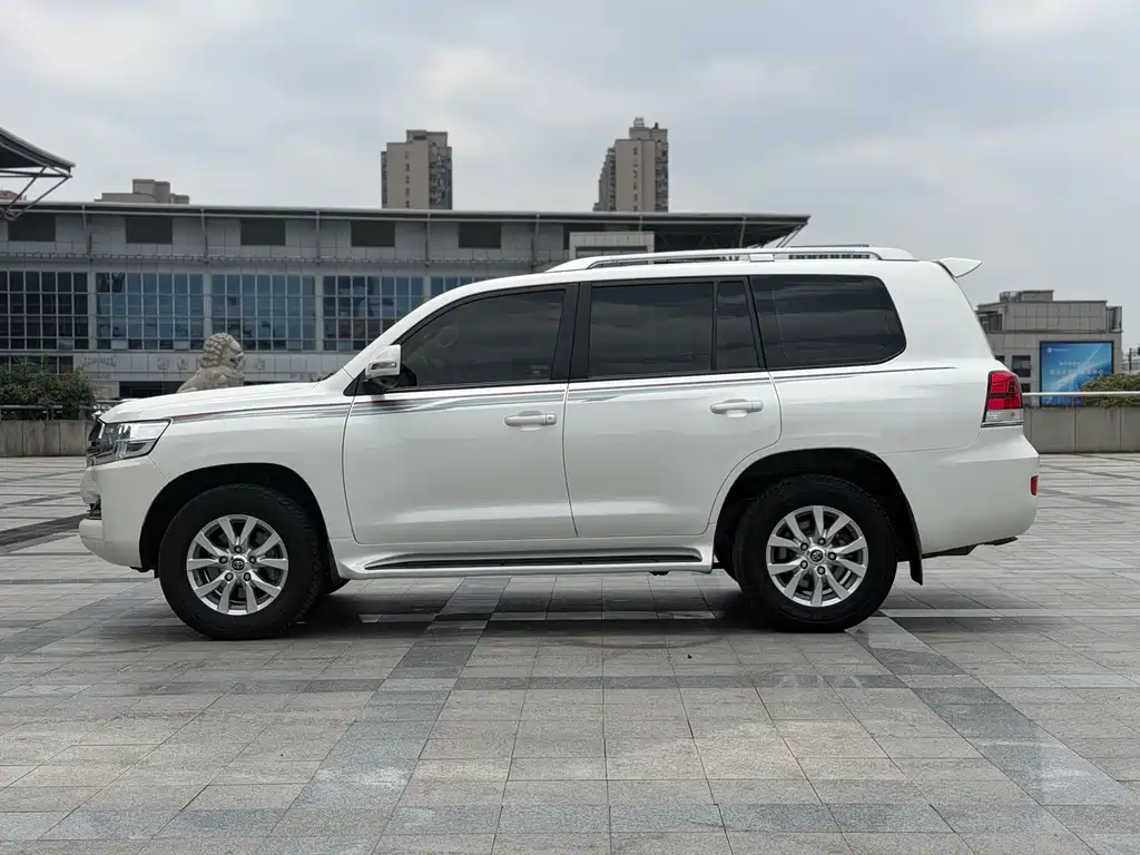 Toyota Land Cruiser 2019 — фото 4