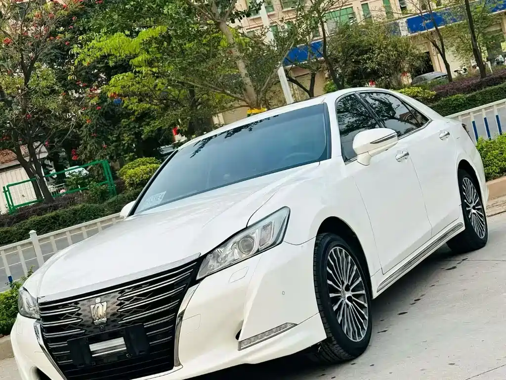 Toyota Crown 2018 — фото 1
