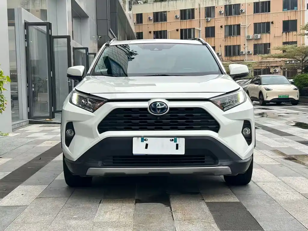 Toyota RAV4 2020 — фото 19