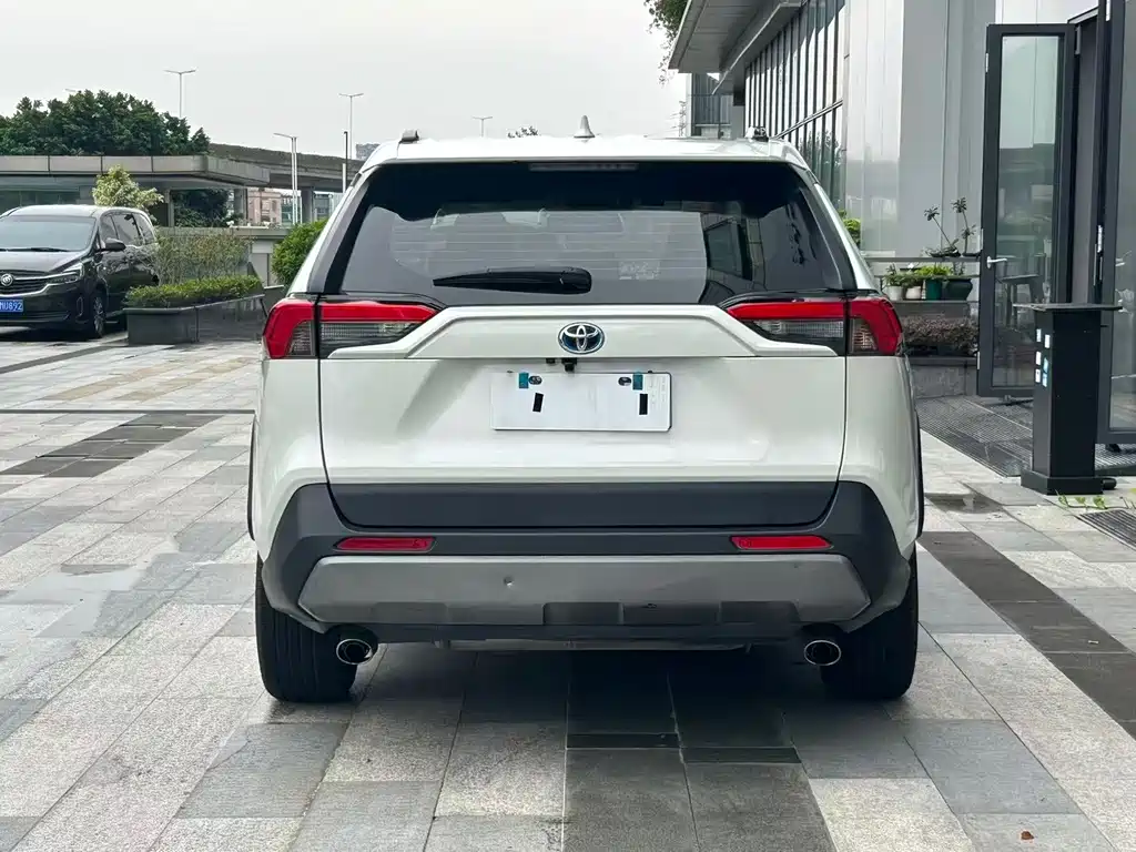 Toyota RAV4 2020 — фото 21
