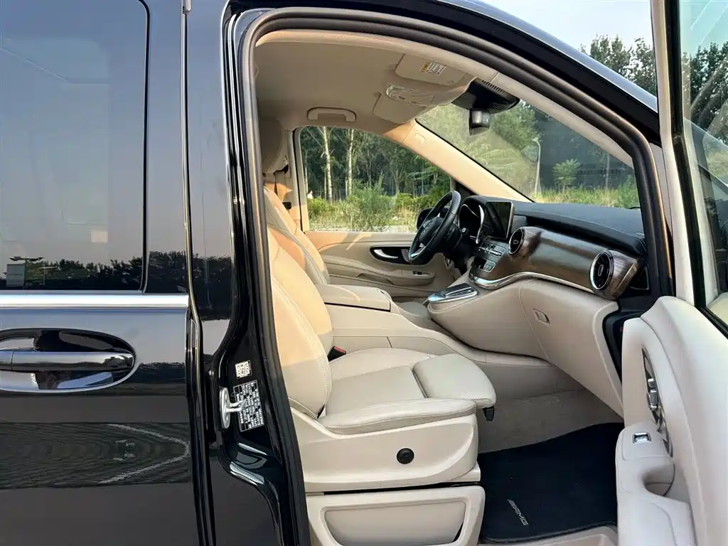 Mercedes-Benz V-Class 2022 — фото 15