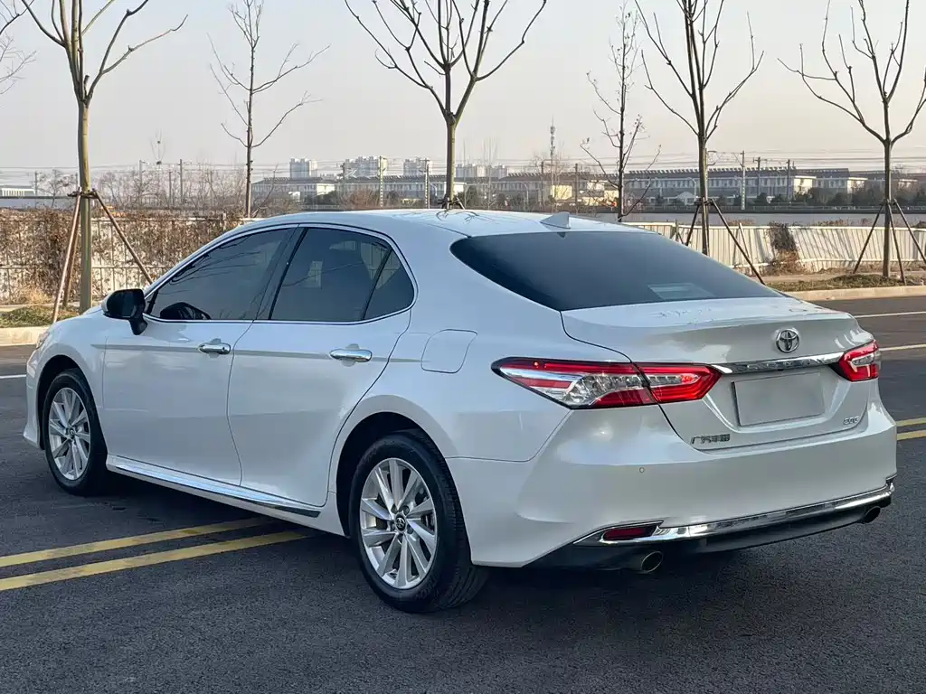 Toyota Camry 2023 — фото 9
