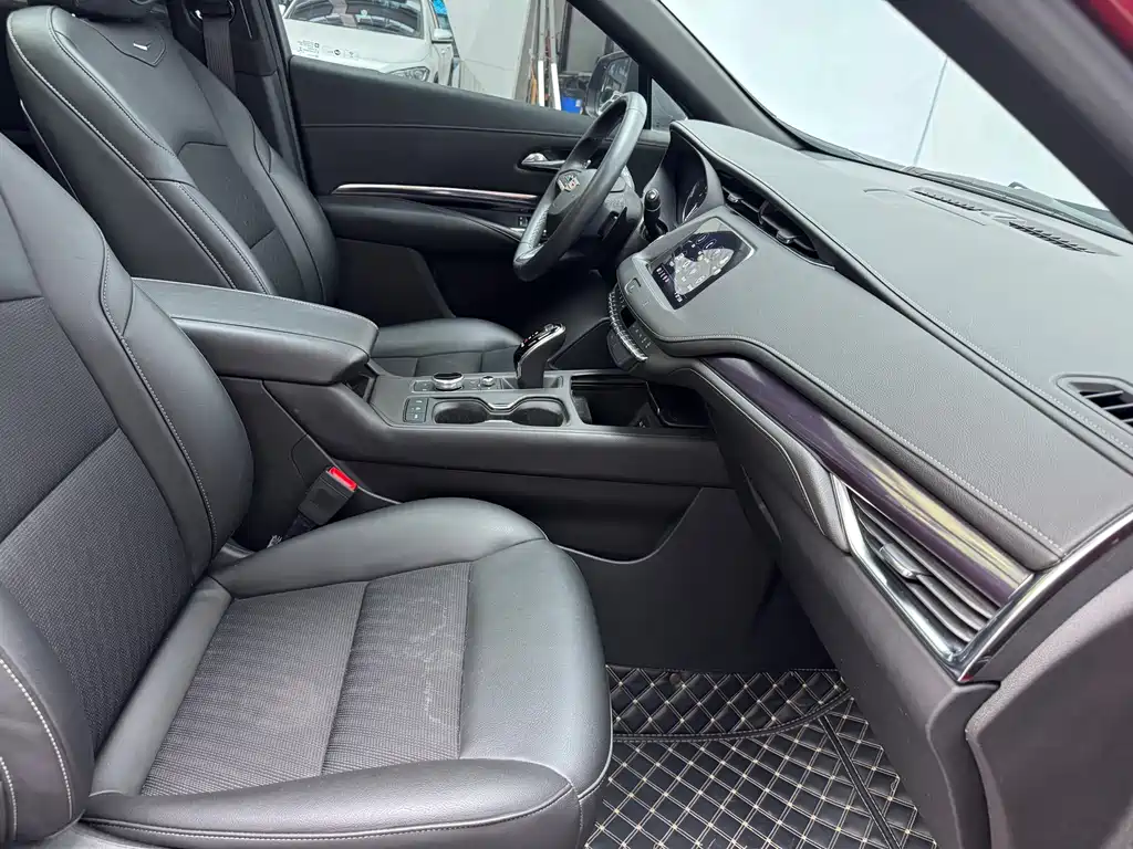 Cadillac XT4 2022 — фото 14