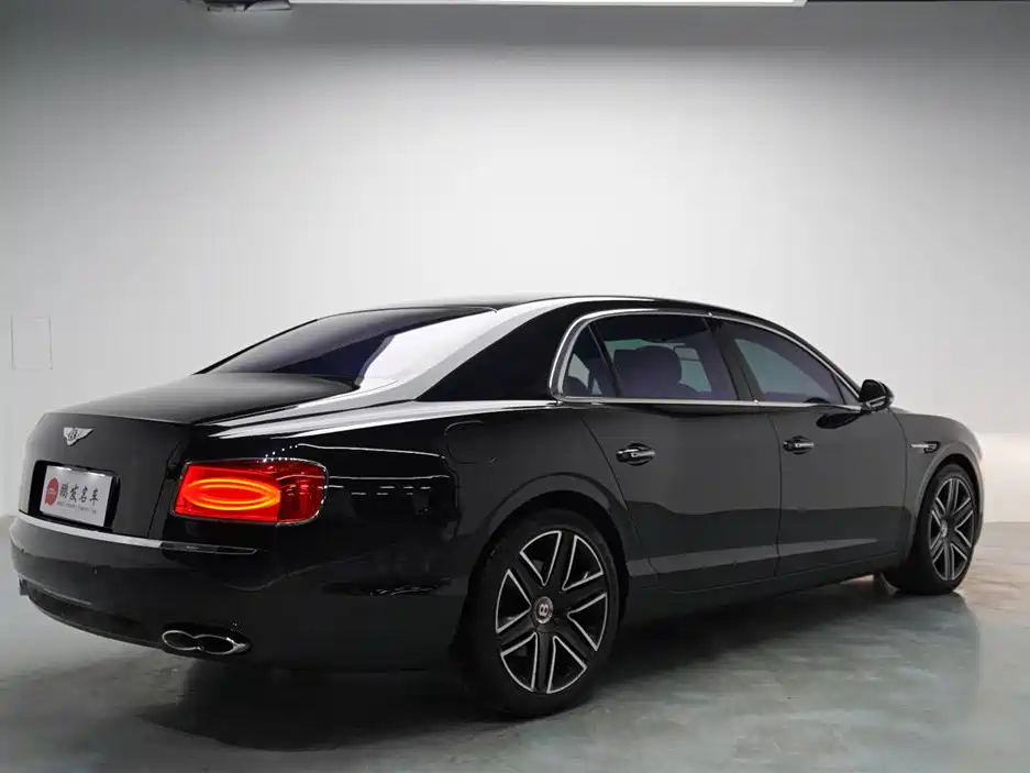 Bentley Flying Spur 2017 — фото 21