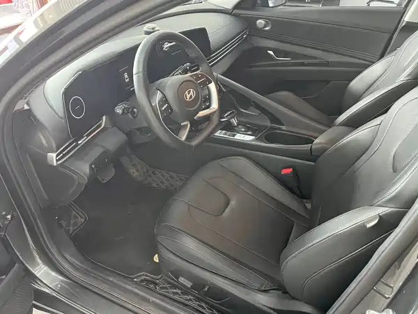 Hyundai Elantra 2024