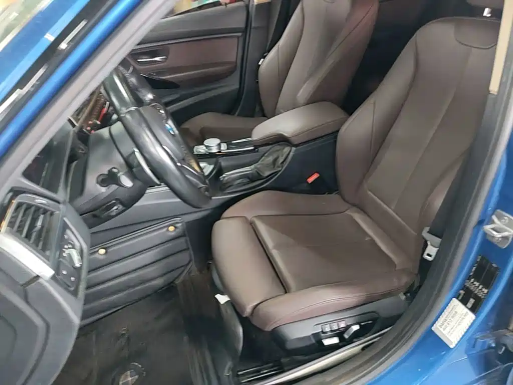 BMW 3 Series 2018 — фото 15
