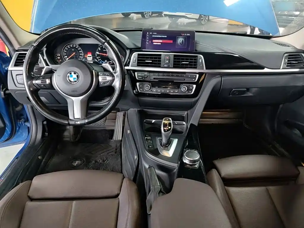 BMW 3 Series 2018 — фото 10