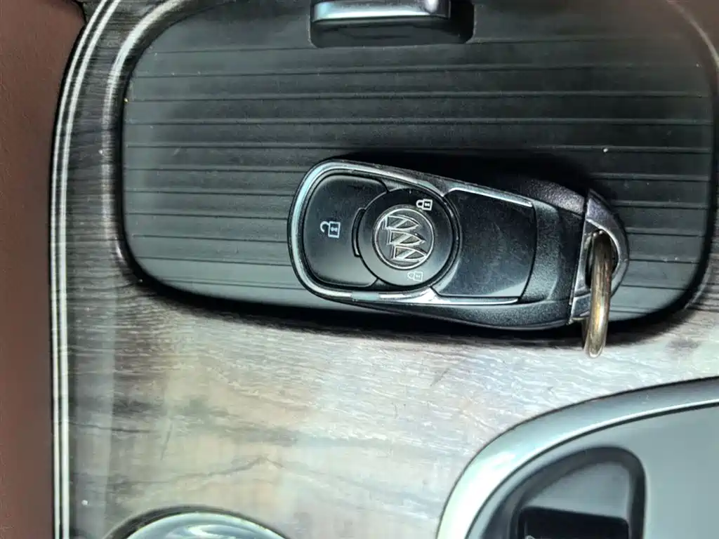 Buick Envision Plus 2016 — фото 9