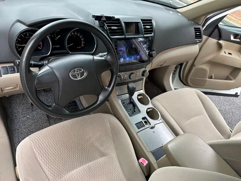 Toyota Highlander 2011 — фото 11