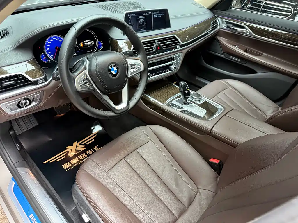 BMW 7 Series 2017 — фото 10