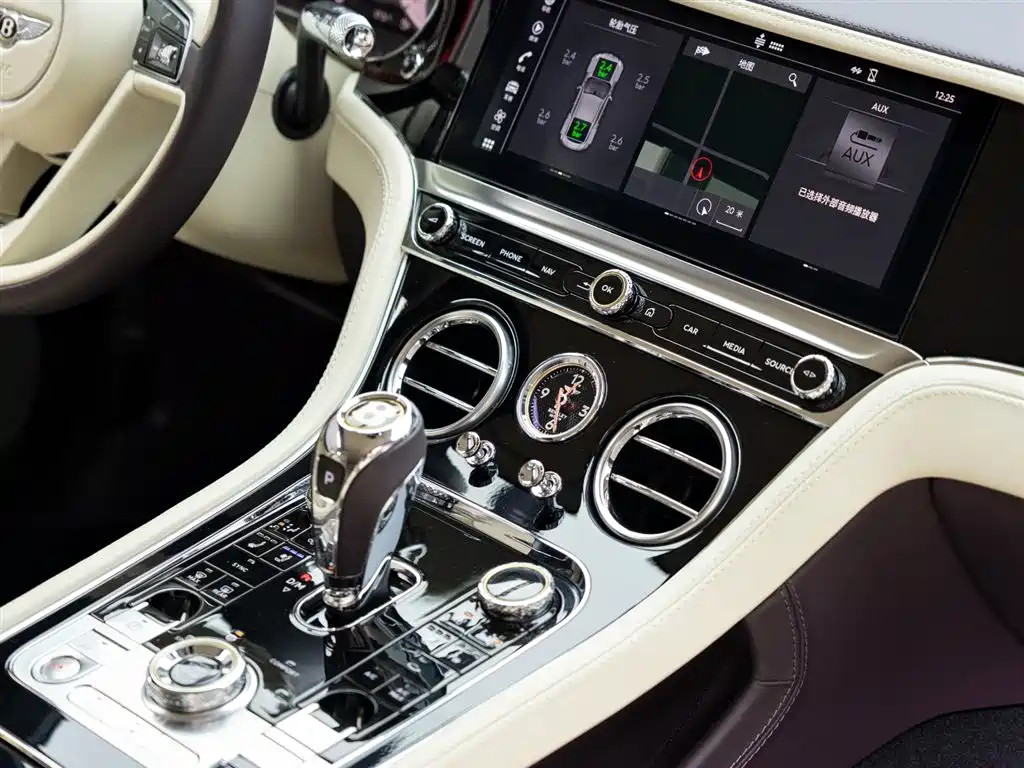 Bentley Continental 2020 — фото 20
