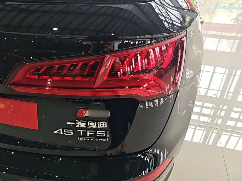 Audi Q5L 2021 — фото 8