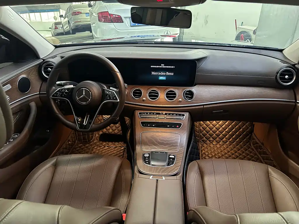Mercedes-Benz E-Class 2023 — фото 13