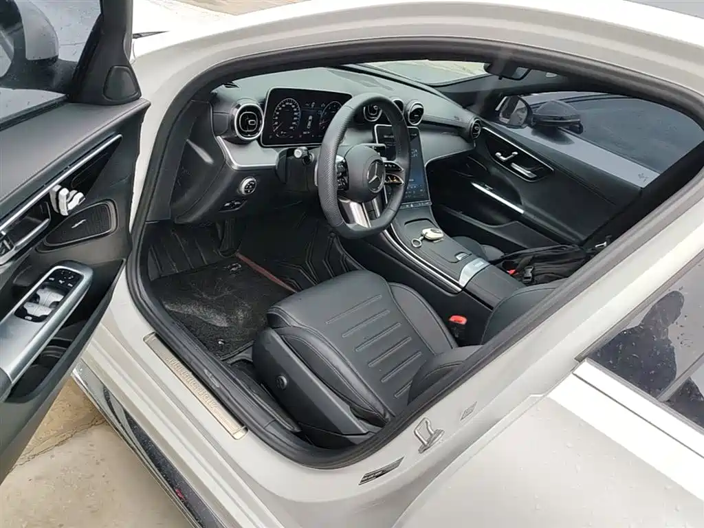 Mercedes-Benz C-Class 2023 — фото 16