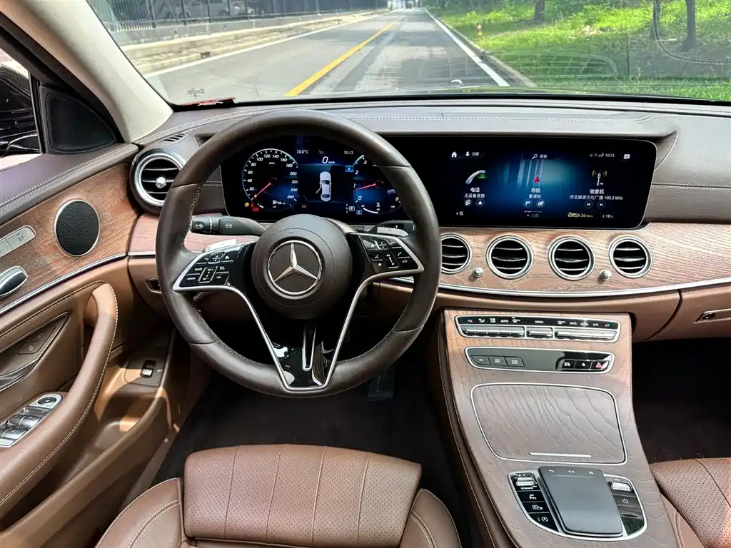 Mercedes-Benz E-Class 2022 — фото 11