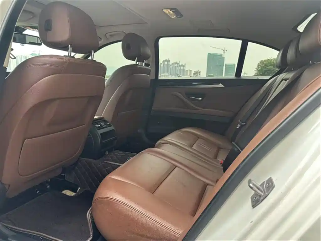 BMW 5 Series 2016 — фото 13