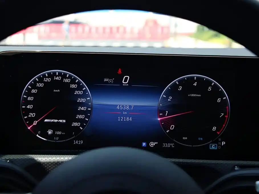 Mercedes-Benz CLA AMG 2025 — фото 4