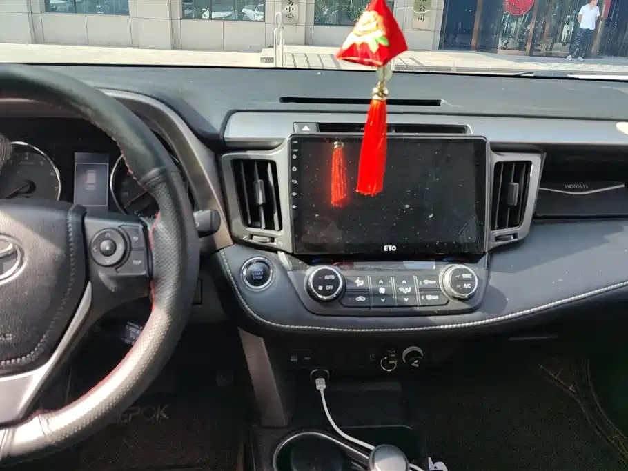 Toyota RAV4 2019 — фото 13