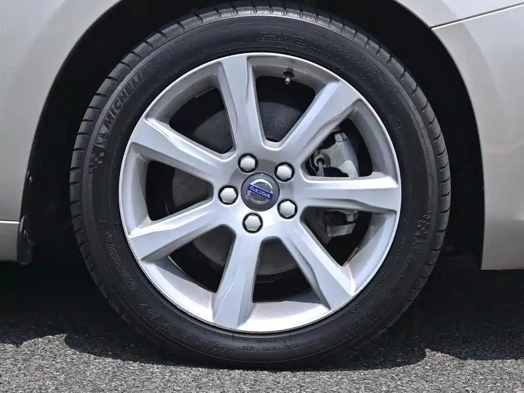 Volvo S60 2017 — фото 15