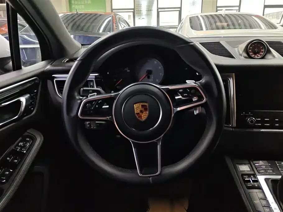 Porsche Macan 2018 — фото 15