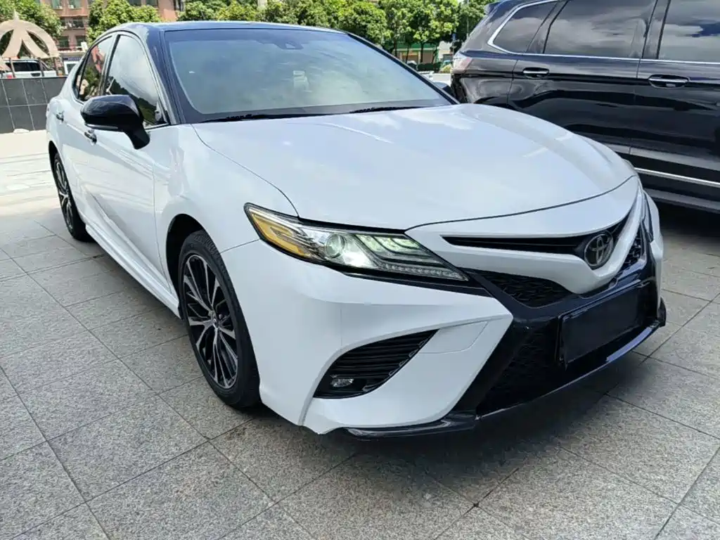 Toyota Camry 2018 — фото 4