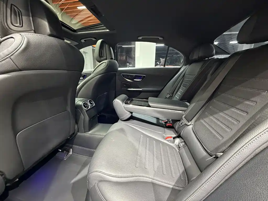 Mercedes-Benz C-Class 2023 — фото 9
