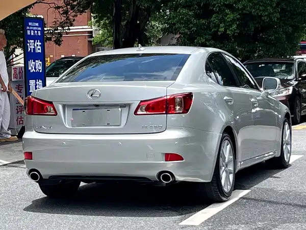 Lexus IS 2011