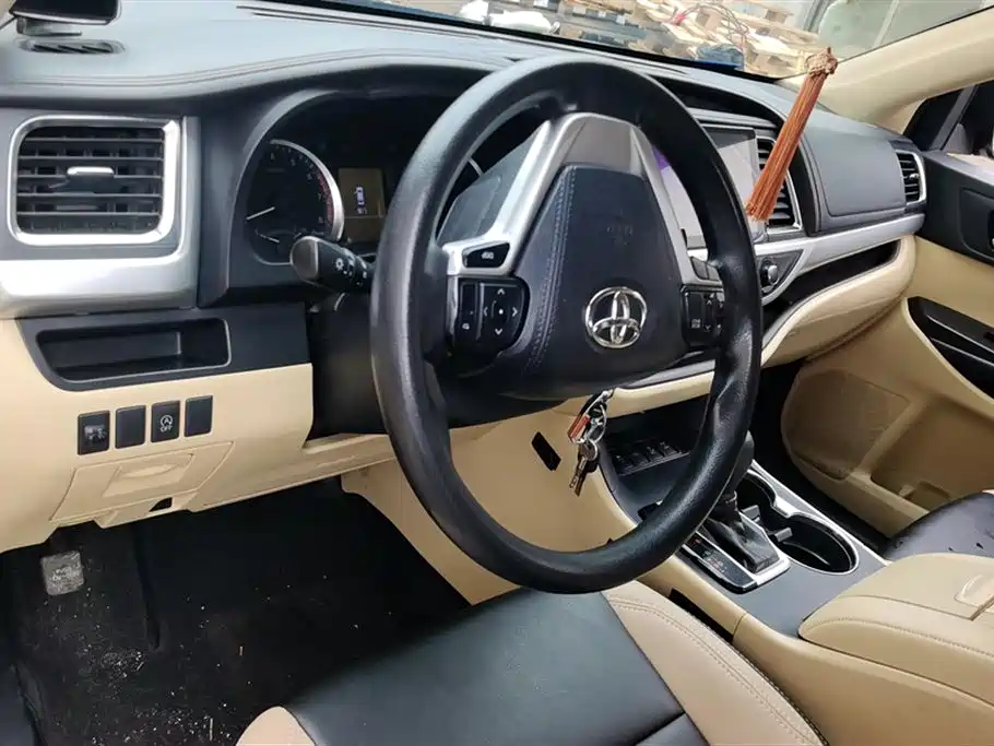 Toyota Highlander 2018 — фото 12