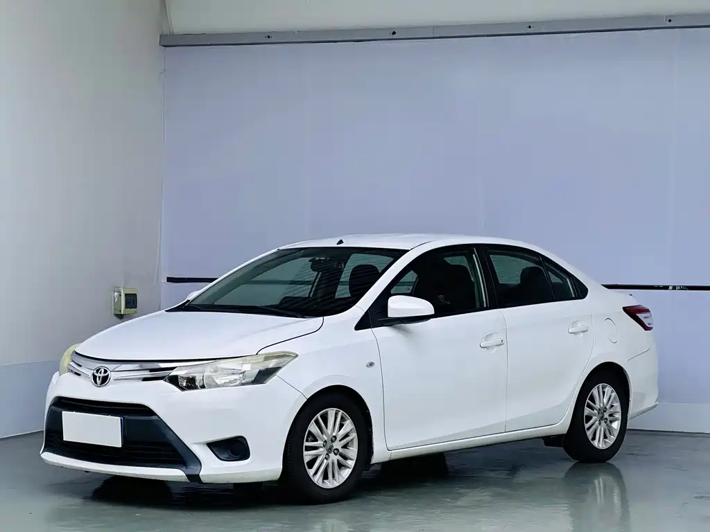 Toyota Vios 2015 — фото 1