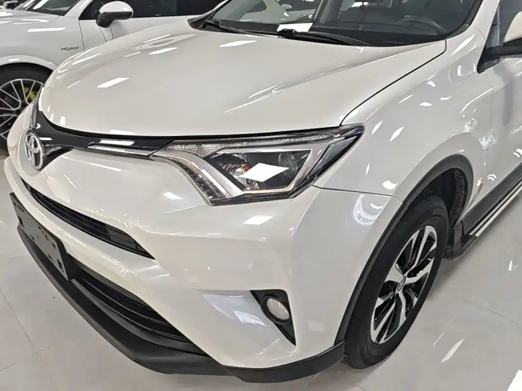 Toyota RAV4 2017 — фото 24