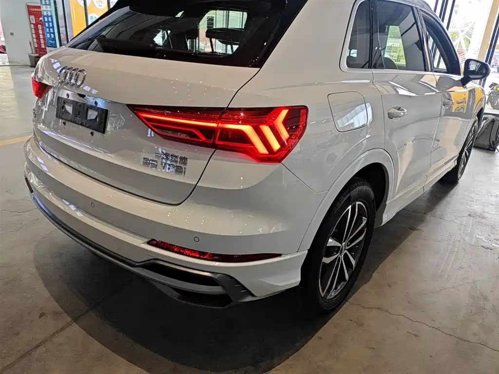 Audi Q3 2020 — фото 8