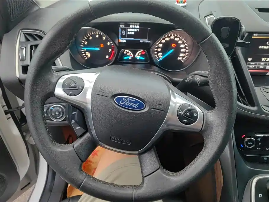 Ford Kuga 2015 — фото 15