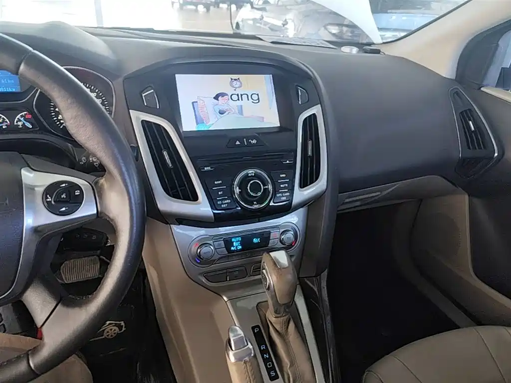 Ford Focus 2014 — фото 10