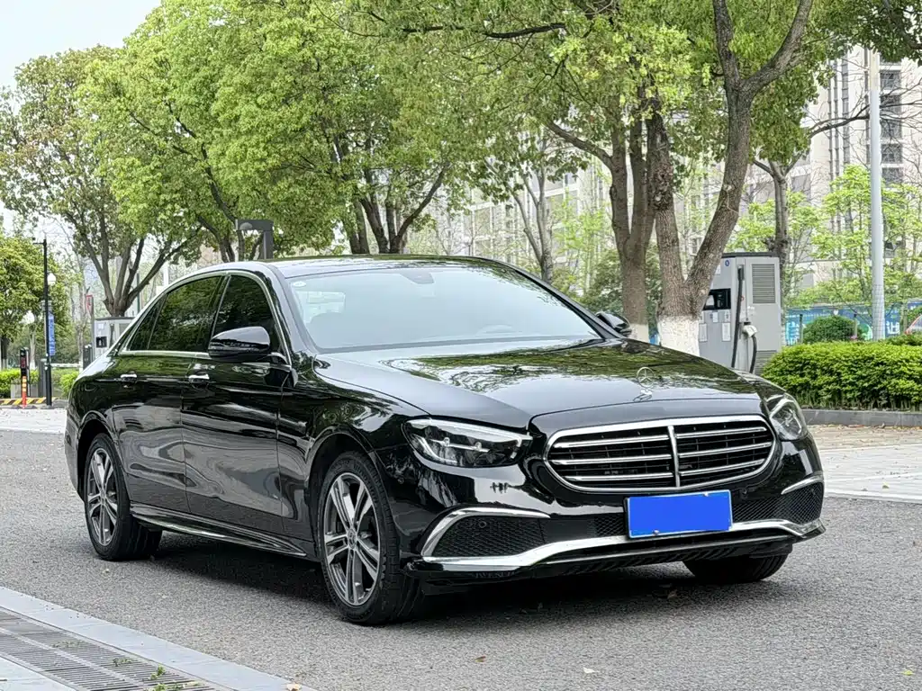 Mercedes-Benz E-Class 2022 — фото 3