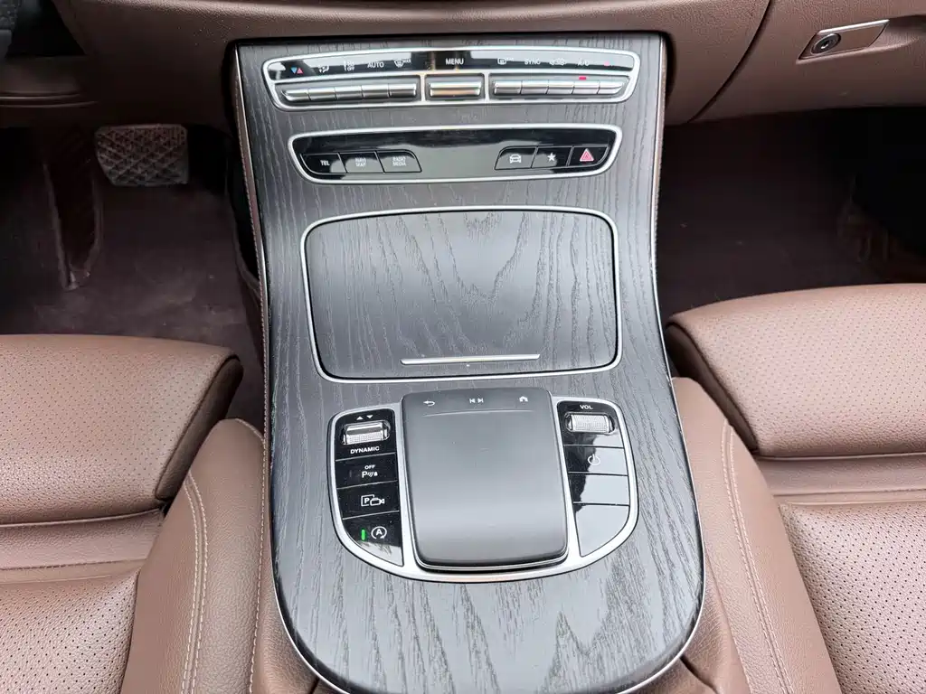 Mercedes-Benz E-Class 2022 — фото 12