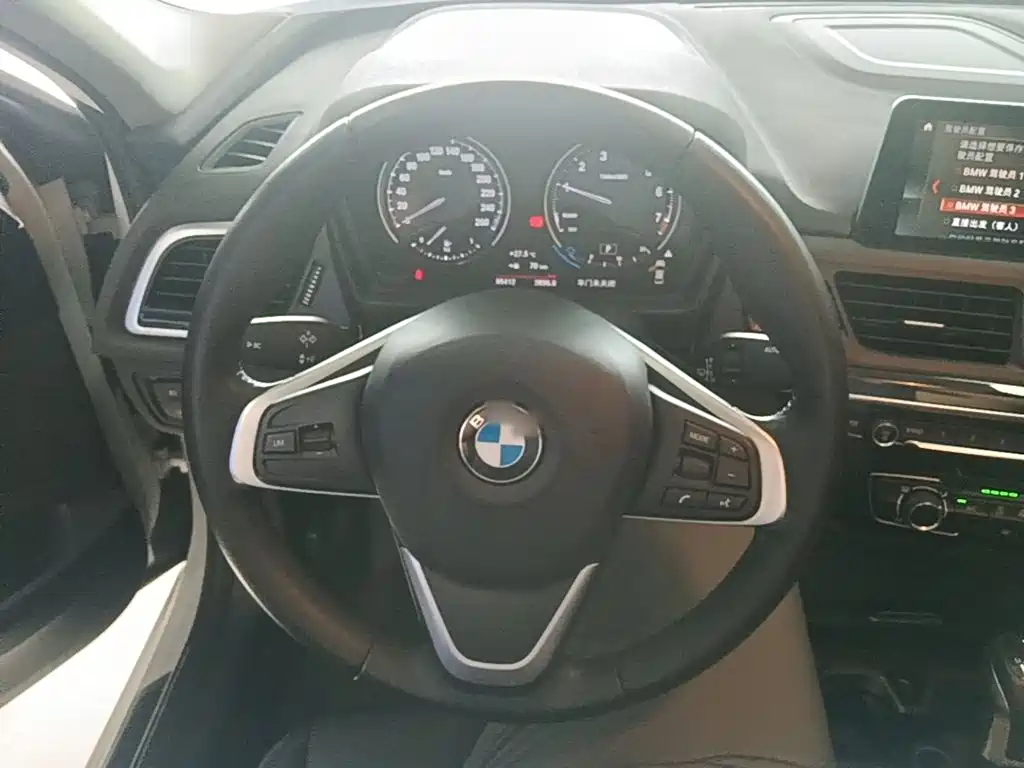 BMW 1 Series 2019 — фото 11