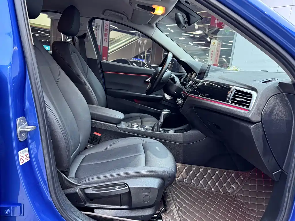 BMW 1 Series 2019 — фото 17