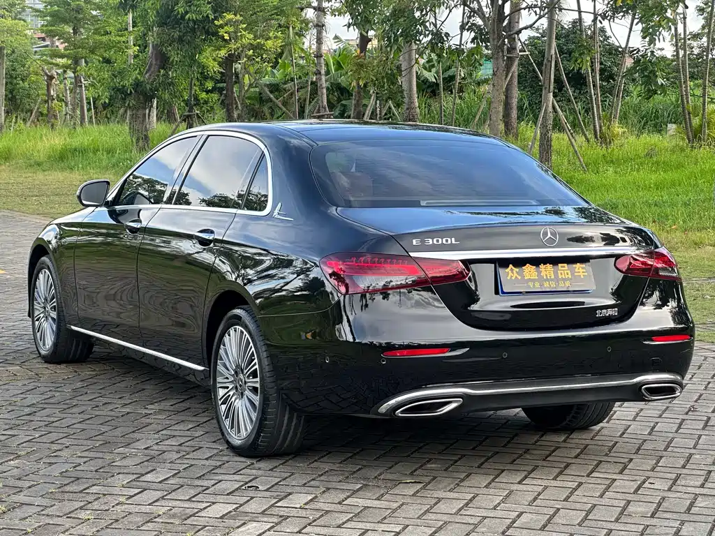Mercedes-Benz E-Class 2023 — фото 12