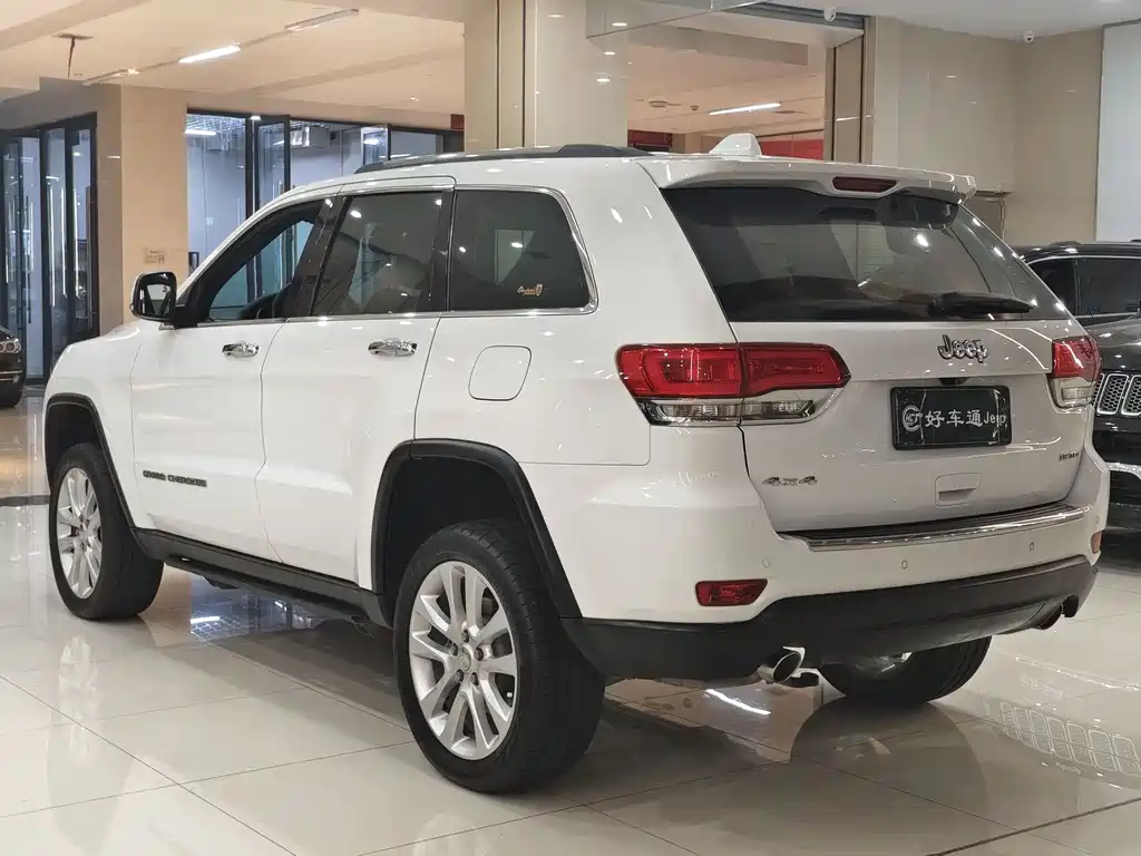 Jeep Grand Cherokee 2017 — фото 22