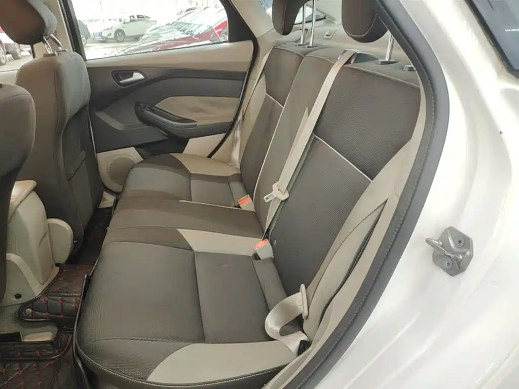 Ford Focus 2014 — фото 17