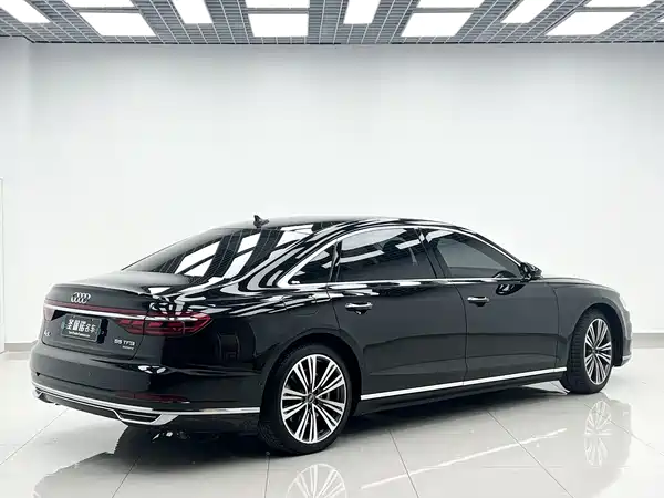 Audi A8 2022