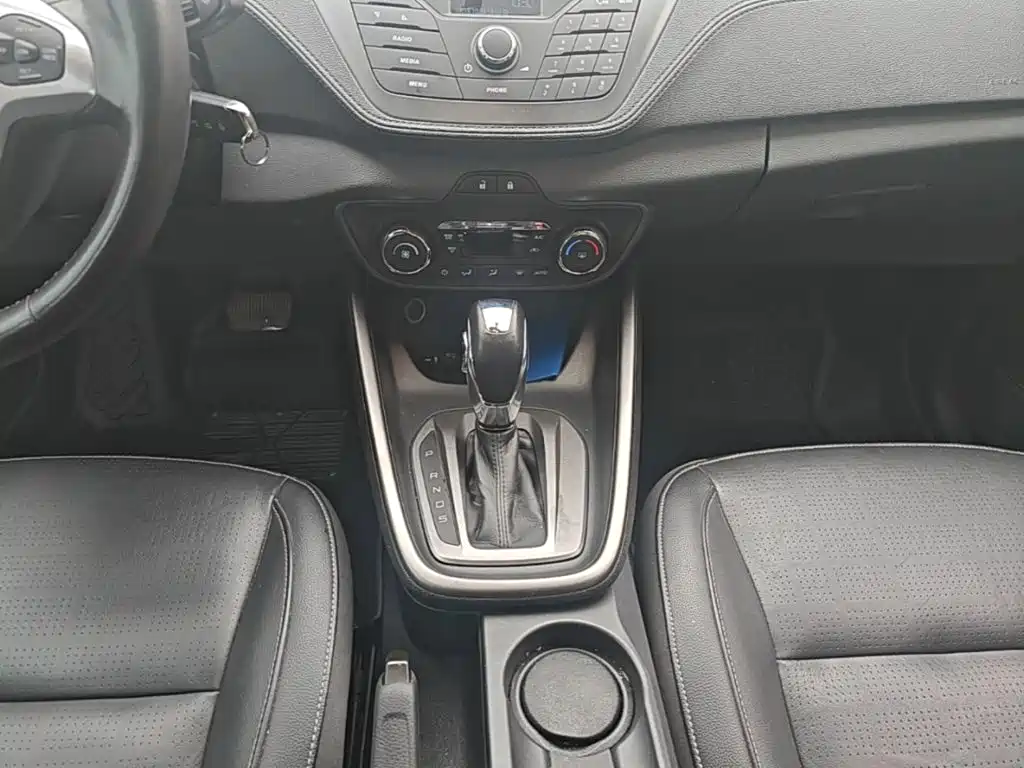 Ford Escort 2015 — фото 14