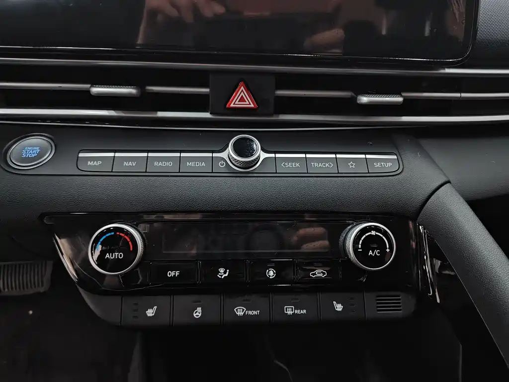 Hyundai Elantra 2024 — фото 15