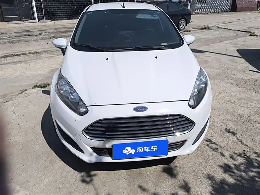 Ford Fiesta 2015 — фото 2