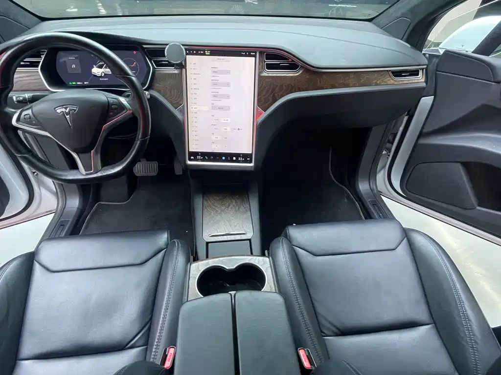 Tesla Model X 2018 — фото 17